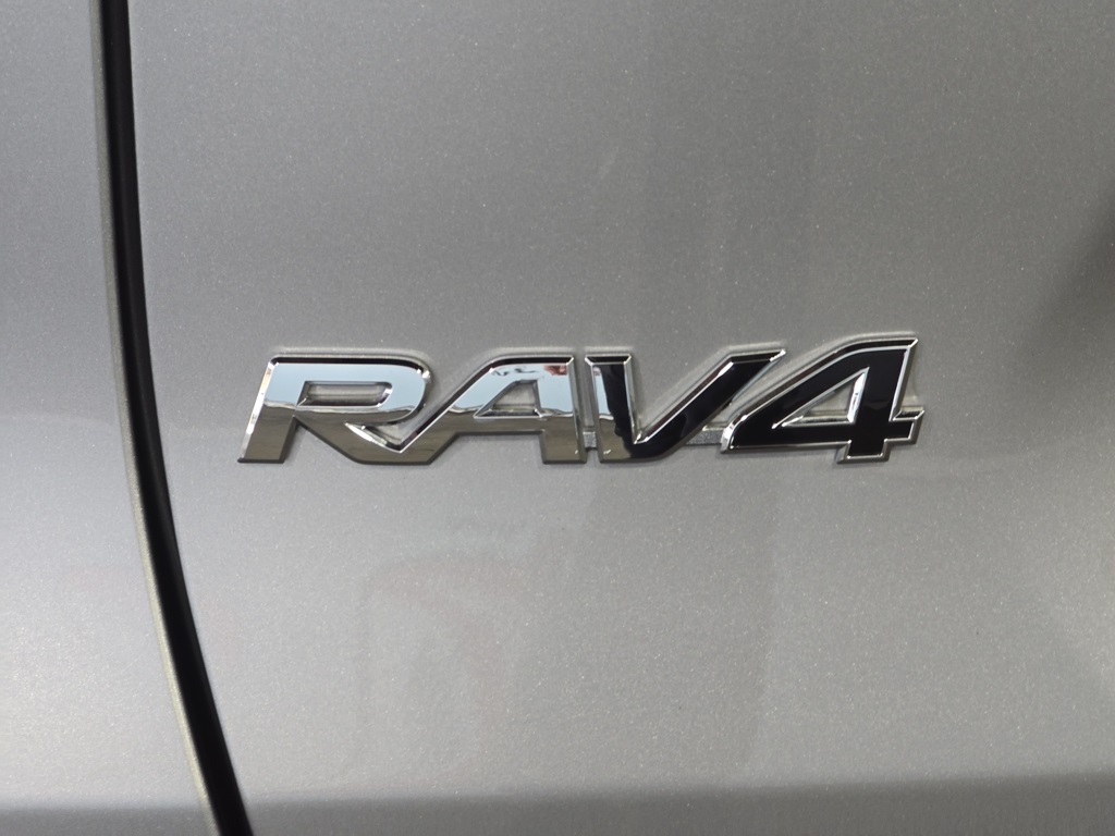 Thumbnail: 2022 Toyota RAV4 - 11