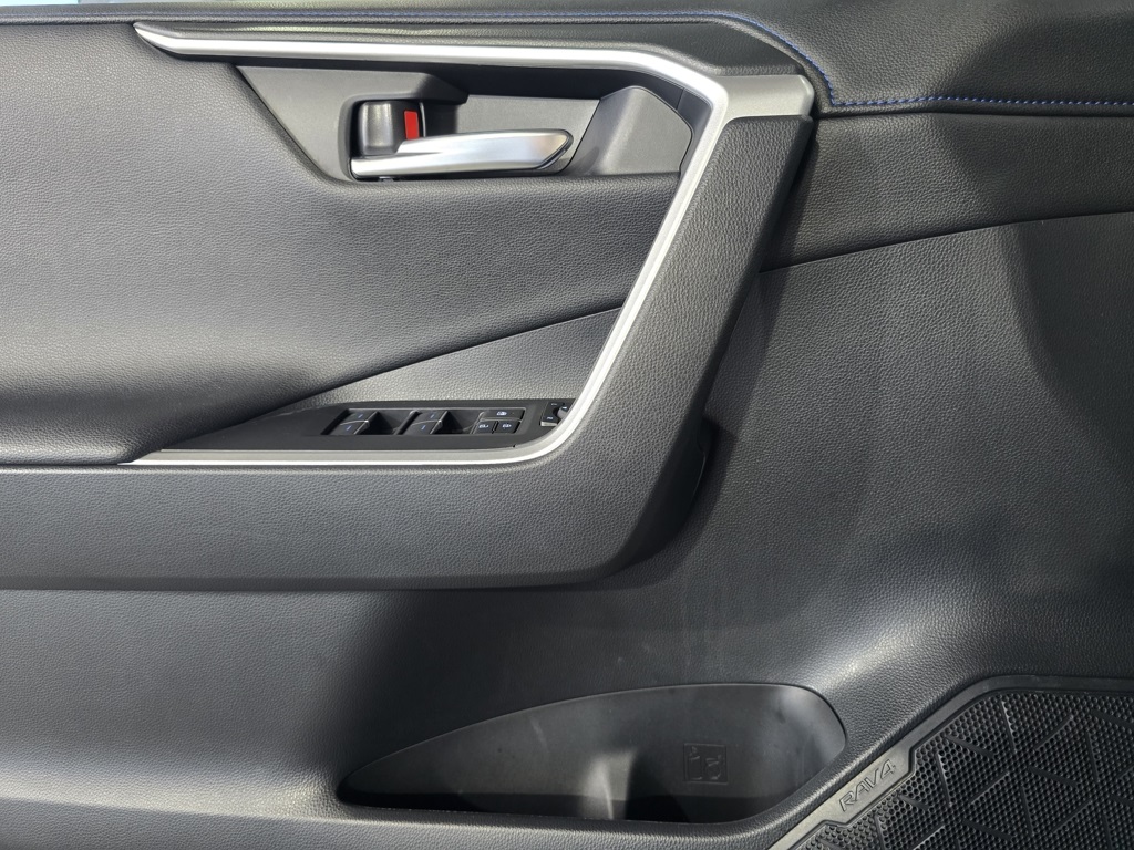 Thumbnail: 2022 Toyota RAV4 - 12