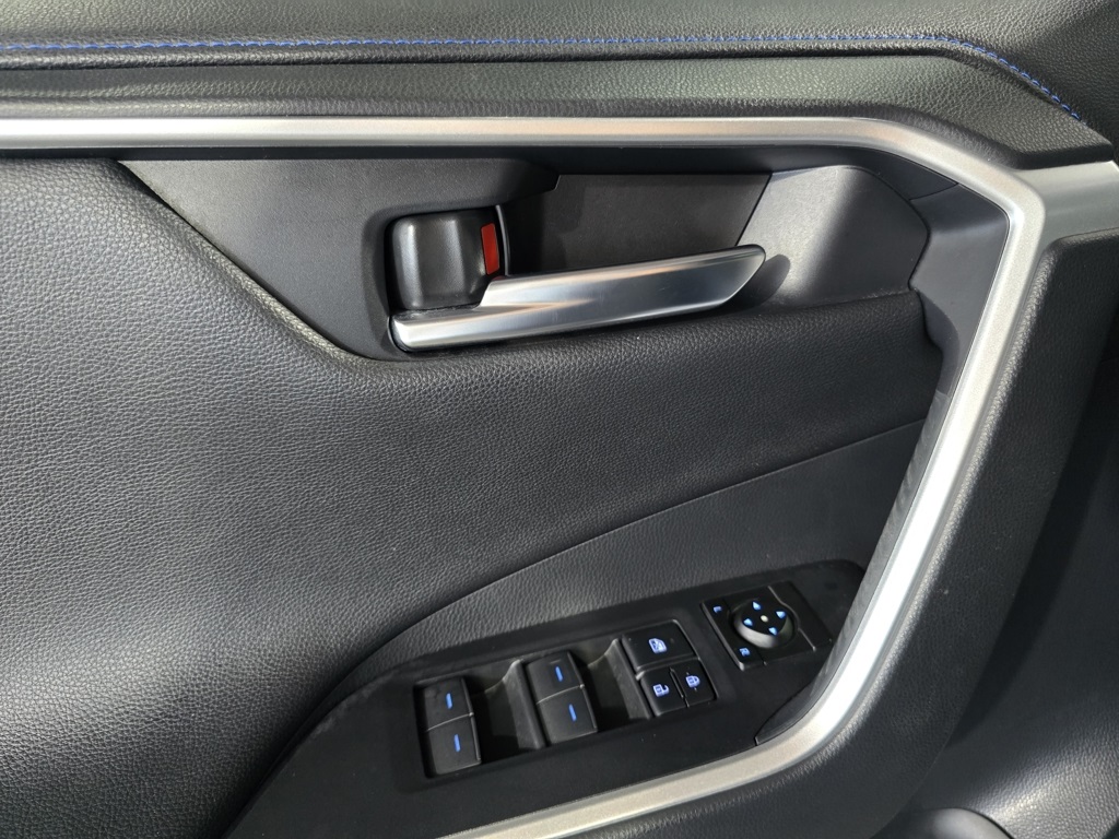 Thumbnail: 2022 Toyota RAV4 - 13