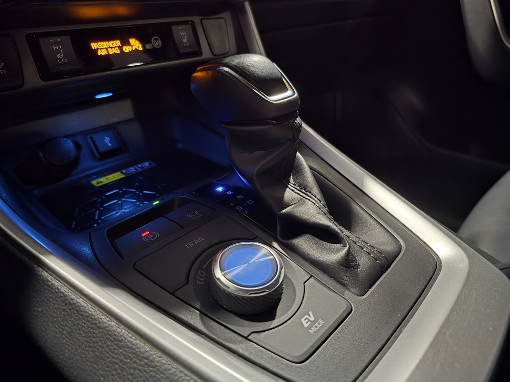 Thumbnail: 2022 Toyota RAV4 - 24