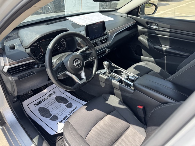 2024 Nissan Altima 2.5 SV photo 2