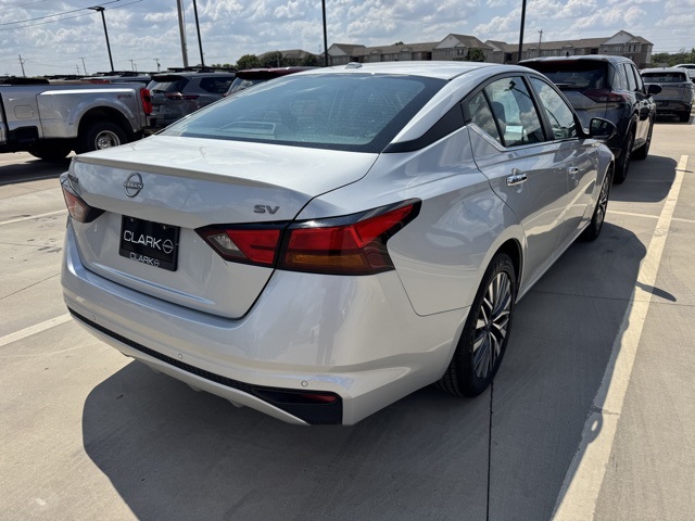 2024 Nissan Altima 2.5 SV photo 7