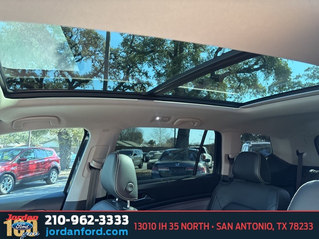 Used Car 2021 Volkswagen Atlas  Sel Premium For Sale Under $25,000 In San Antonio, Texas