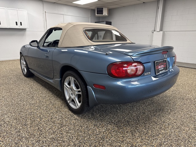 2005 Mazda MX-5 Miata Miata LS photo 10