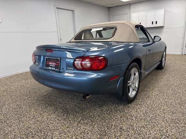 2005 Mazda MX-5 Miata Miata LS photo 9