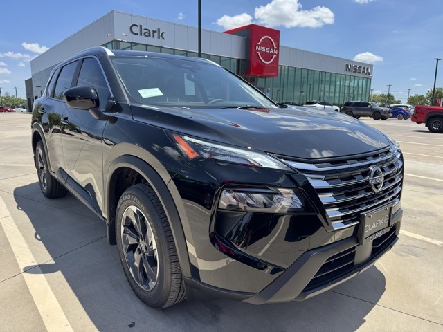 2026 Nissan Rogue SV's photo