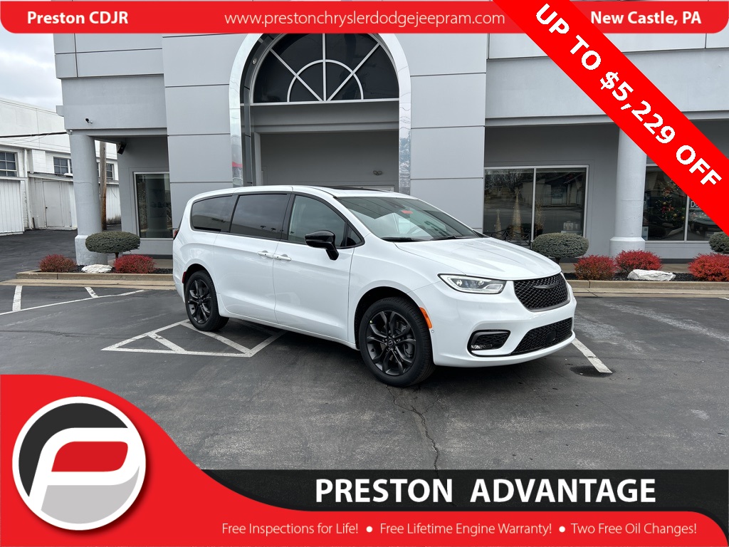 2026 Chrysler Pacifica Select's photo