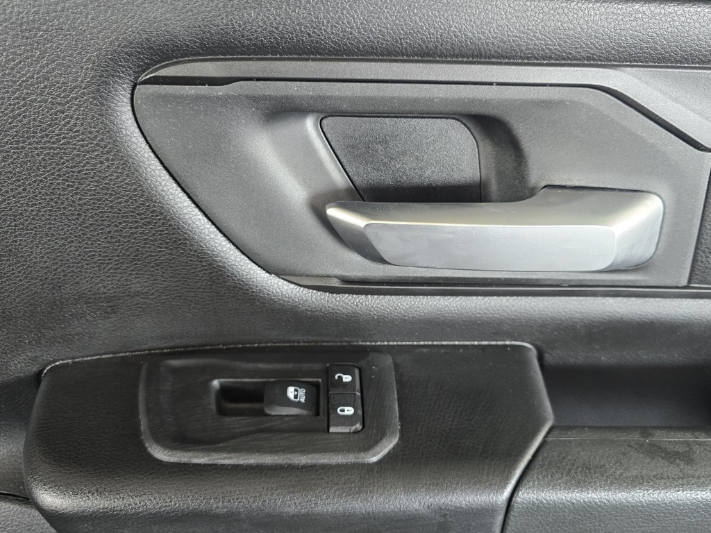 Thumbnail: 2025 RAM 1500 - 18