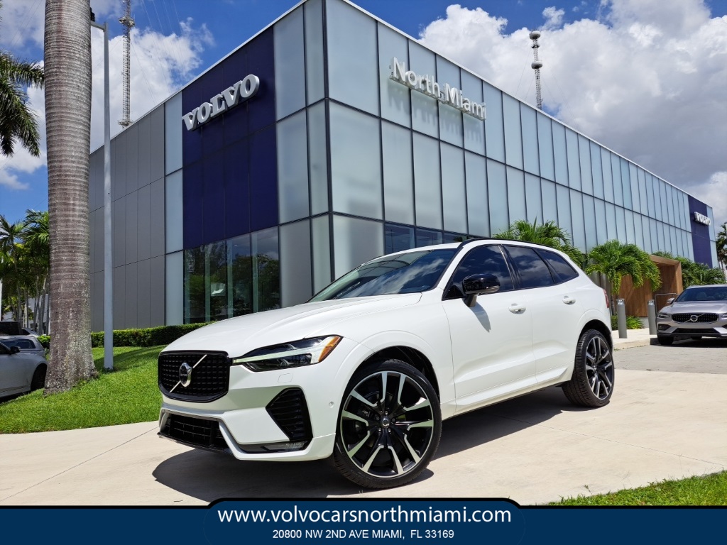 2023 Volvo XC60 B5 Ultimate Dark Theme