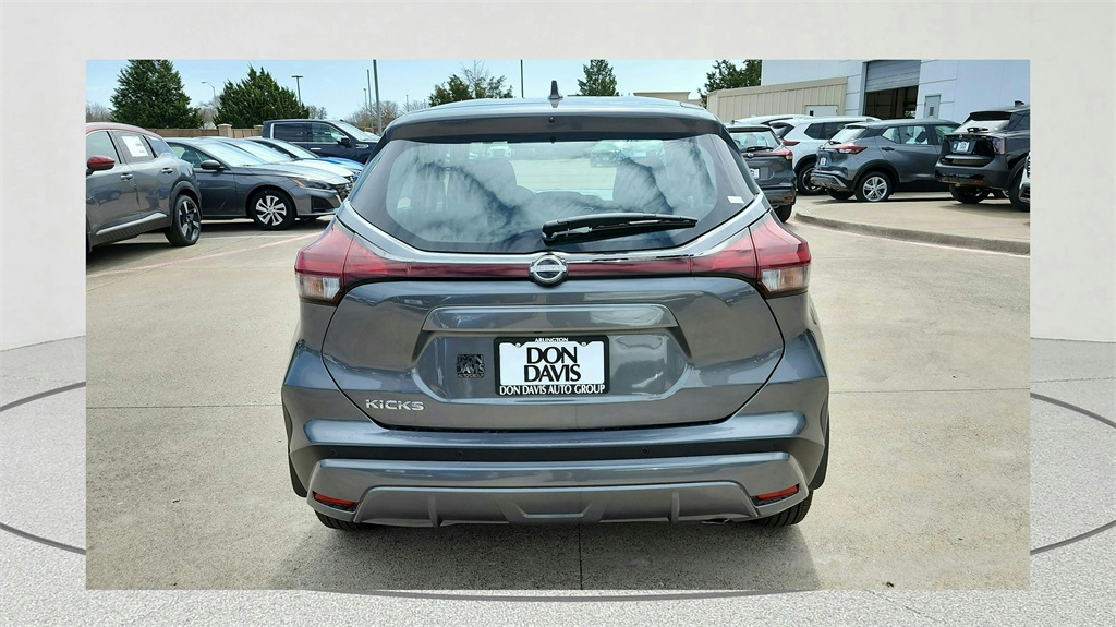 2025 Nissan Kicks Play