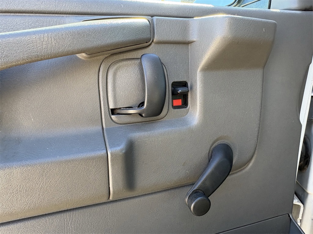 2009 Chevrolet Express 2500 Work Van - 10