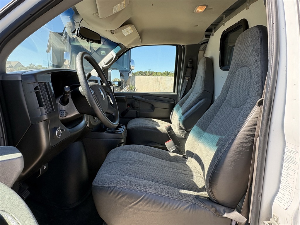 2009 Chevrolet Express 2500 Work Van - 11