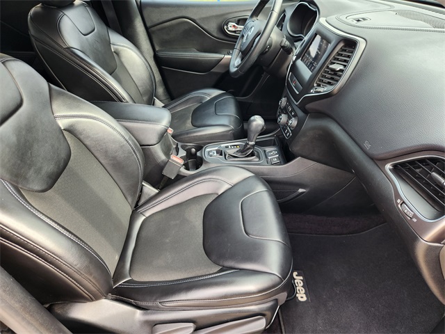 2019 Jeep Cherokee Latitude Plus Black at AutoSavvy Houston Northwest