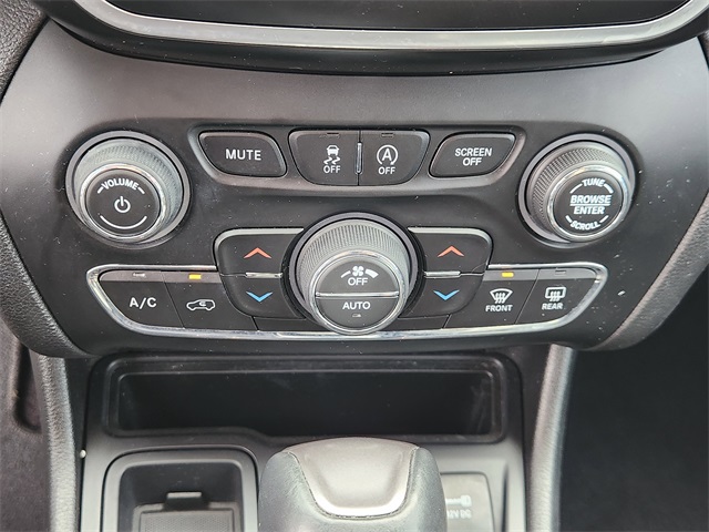 2019 Jeep Cherokee Latitude Plus Black at AutoSavvy Houston Northwest