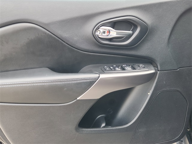 2019 Jeep Cherokee Latitude Plus Black at AutoSavvy Houston Northwest