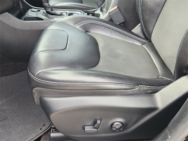 2019 Jeep Cherokee Latitude Plus Black at AutoSavvy Houston Northwest