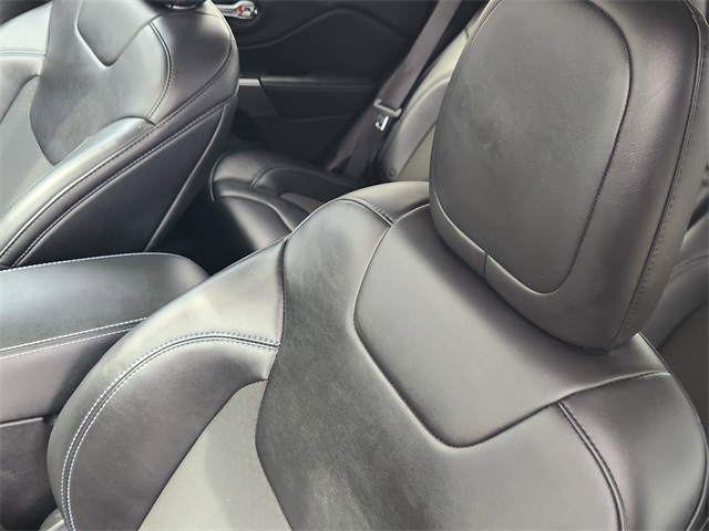 2019 Jeep Cherokee Latitude Plus Black at AutoSavvy Houston Northwest