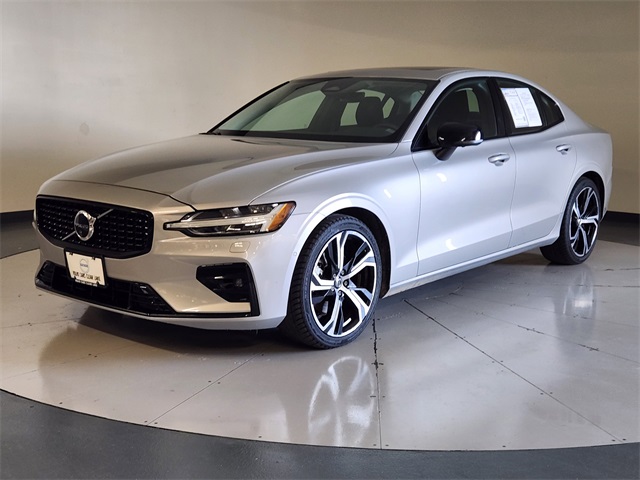 2024 Volvo S60 B5 Plus Dark Theme