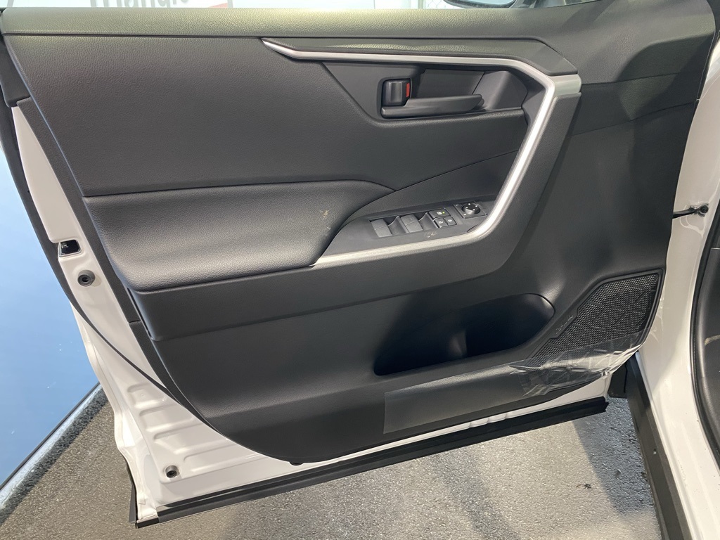 Thumbnail: 2025 Toyota RAV4 - 26