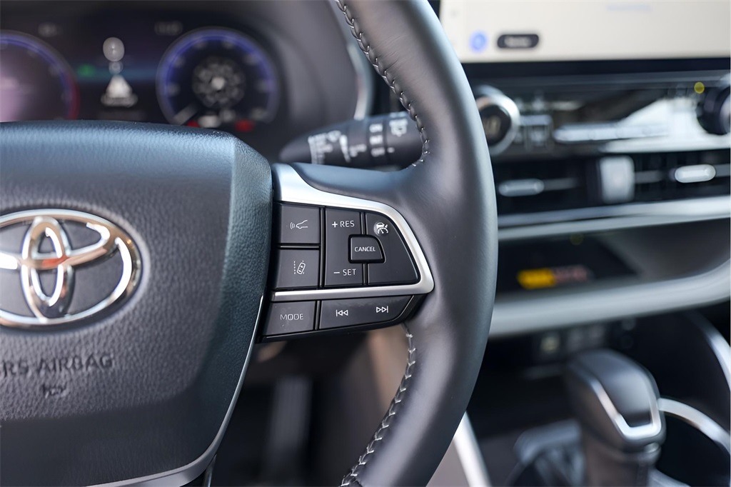 Used Car 2025 Toyota Highlander  Platinum For Sale Under $60,000 In Austin, Texas