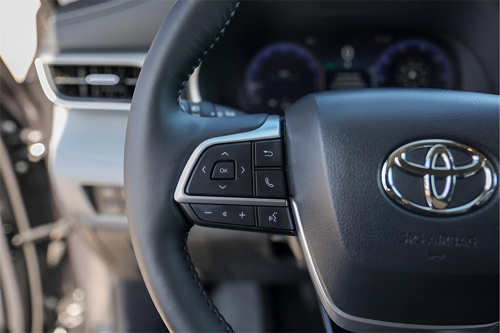 Used Car 2025 Toyota Highlander  Platinum For Sale Under $60,000 In Austin, Texas