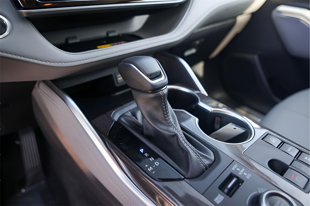 Used Car 2025 Toyota Highlander  Platinum For Sale Under $60,000 In Austin, Texas