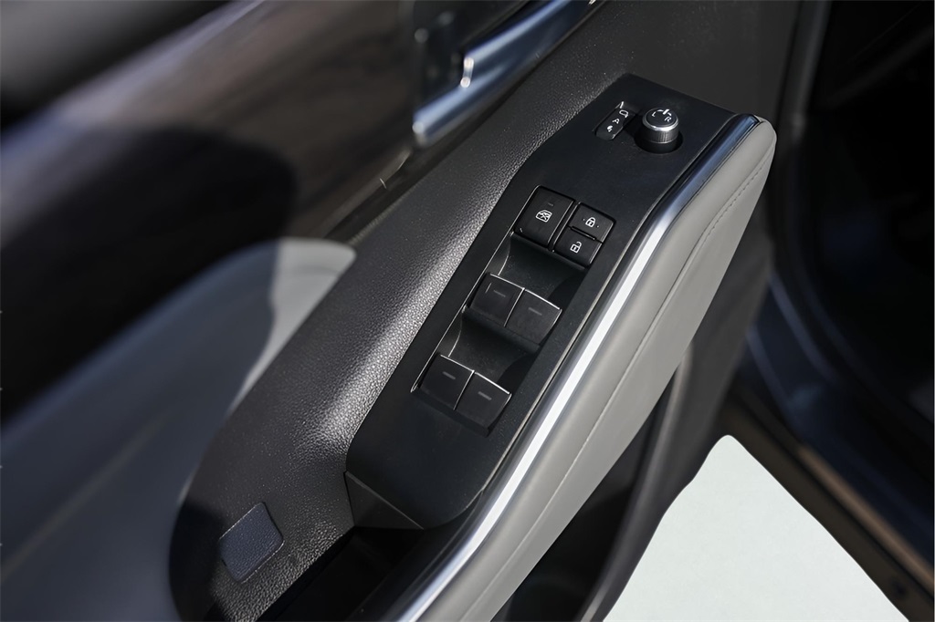 Used Car 2025 Toyota Highlander  Platinum For Sale Under $60,000 In Austin, Texas