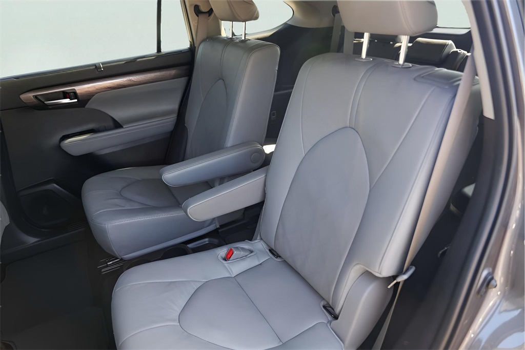 Used Car 2025 Toyota Highlander  Platinum For Sale Under $60,000 In Austin, Texas