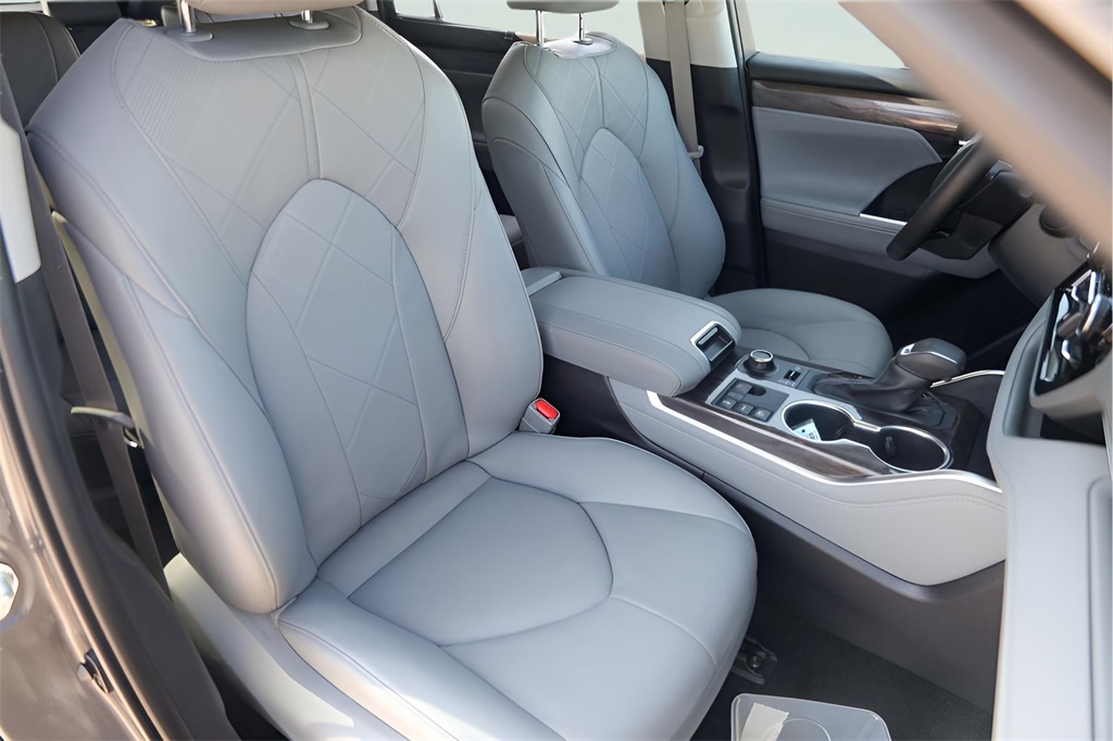 Used Car 2025 Toyota Highlander  Platinum For Sale Under $60,000 In Austin, Texas