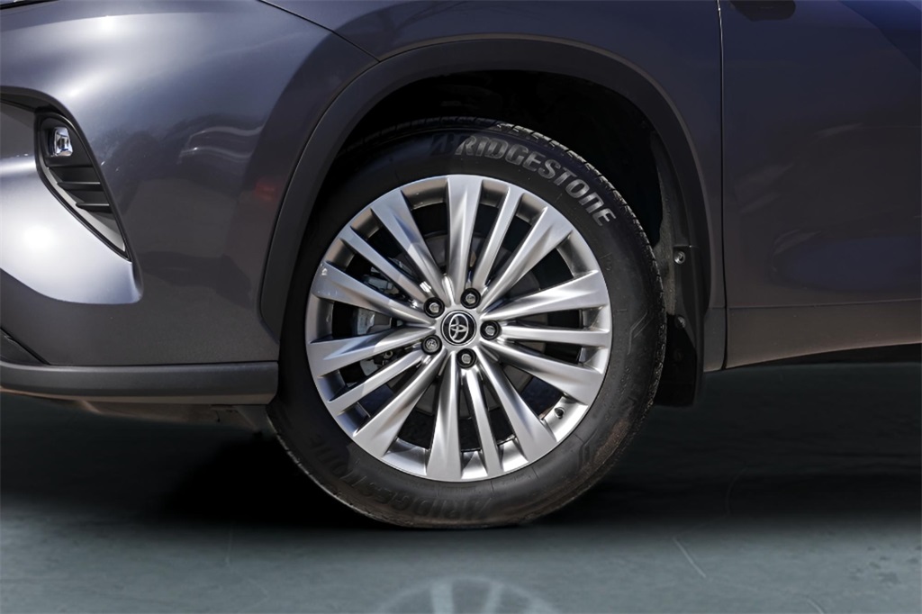 Used Car 2025 Toyota Highlander  Platinum For Sale Under $60,000 In Austin, Texas