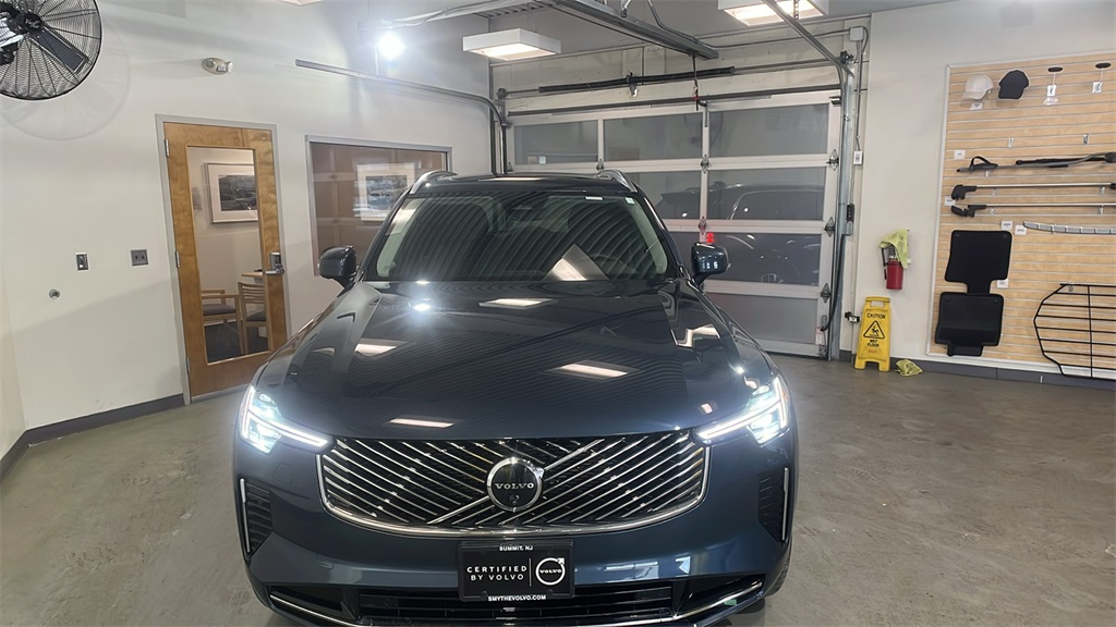 2025 Volvo XC90 B5 Plus Bright Theme 7-Passenger AWD