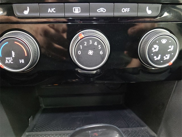 2023 – Volkswagen – Taos