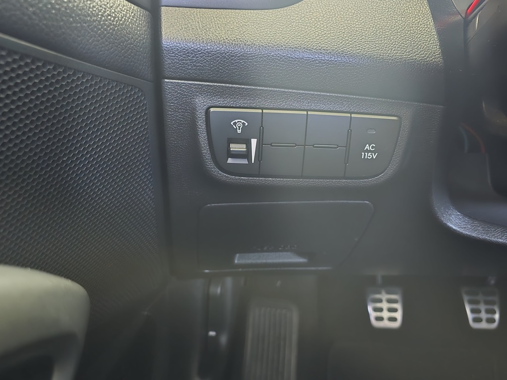 Thumbnail: 2017 Hyundai Veloster - 19