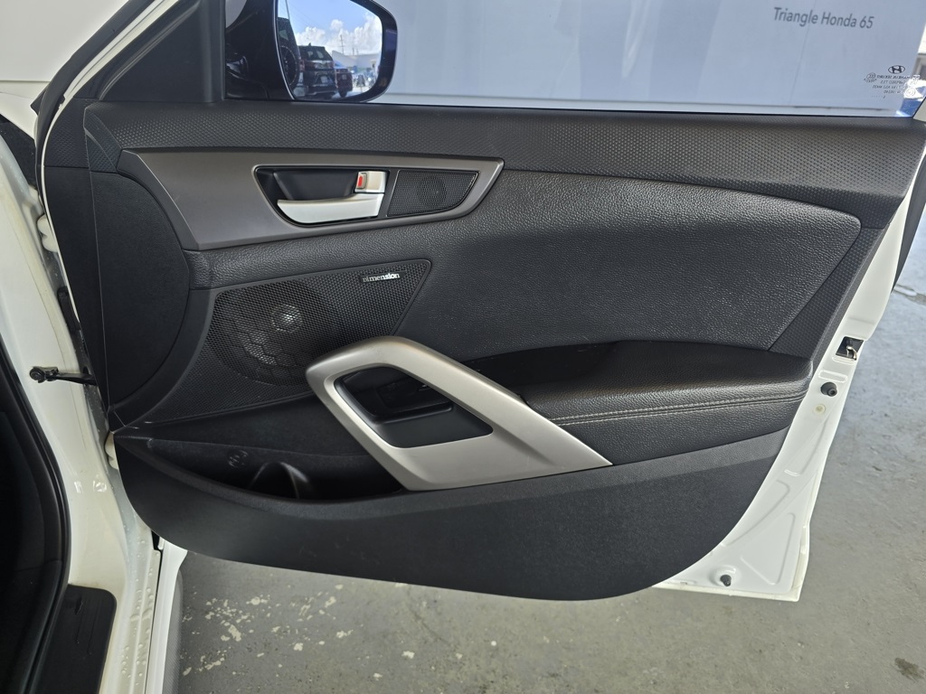 Thumbnail: 2017 Hyundai Veloster - 20