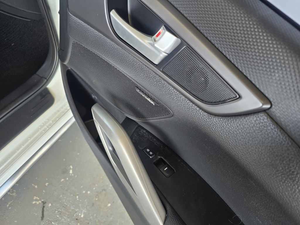 Thumbnail: 2017 Hyundai Veloster - 21