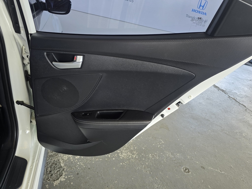 Thumbnail: 2017 Hyundai Veloster - 22