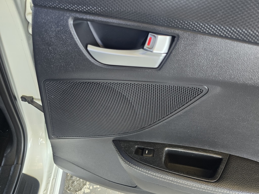 Thumbnail: 2017 Hyundai Veloster - 23