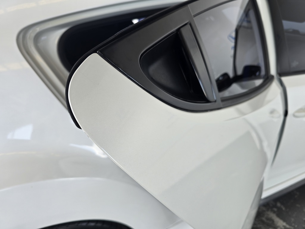 Thumbnail: 2017 Hyundai Veloster - 24