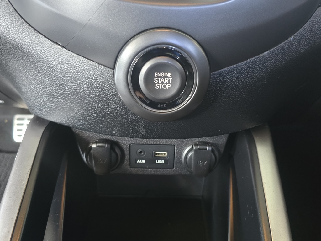 Thumbnail: 2017 Hyundai Veloster - 28