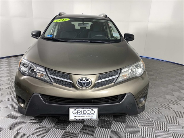 2015 Toyota RAV4 LE photo 3