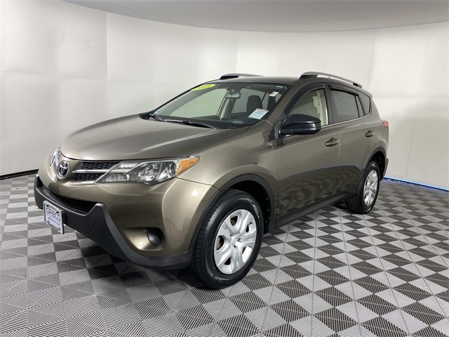 2015 Toyota RAV4 LE photo 4