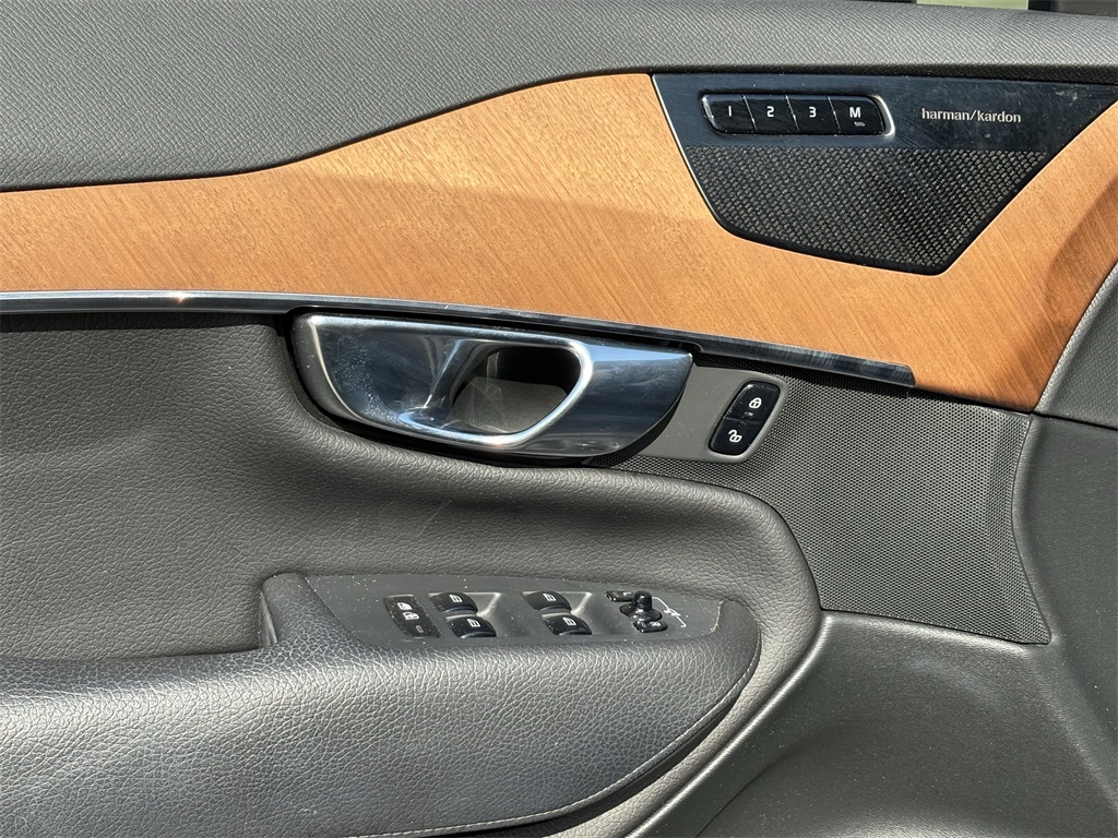 2022 Volvo XC90 Recharge Plug-In Hybrid T8 Inscription Expression 6 Passenger - 10