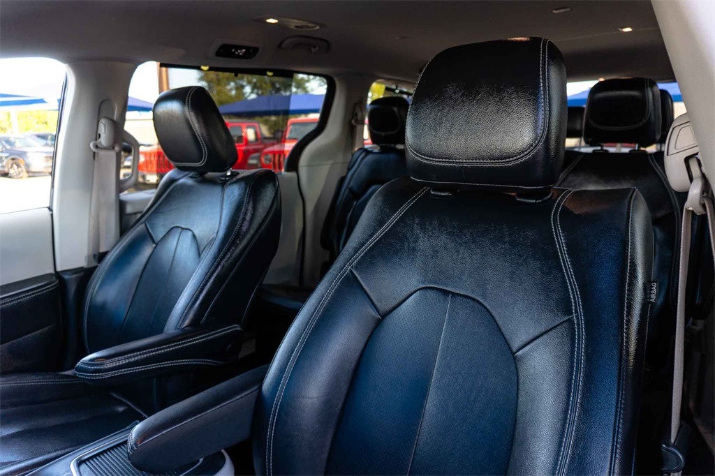 Used Car 2022 Chrysler Pacifica  Touring L For Sale Under $30,000 In San Marcos, Texas