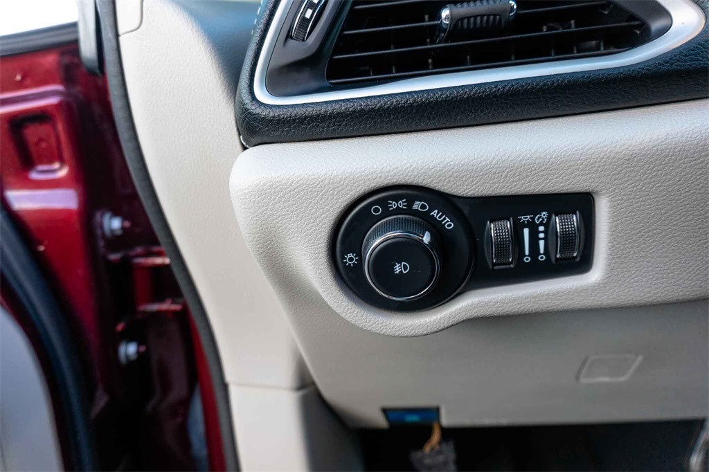 Used Car 2022 Chrysler Pacifica  Touring L For Sale Under $30,000 In San Marcos, Texas