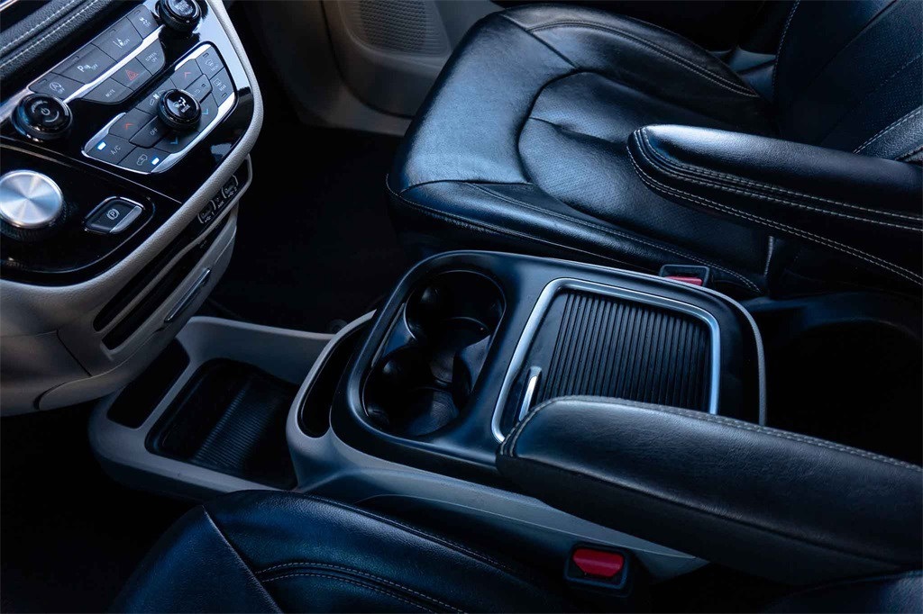 Used Car 2022 Chrysler Pacifica  Touring L For Sale Under $30,000 In San Marcos, Texas