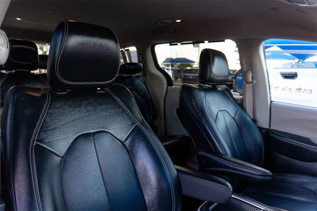 Used Car 2022 Chrysler Pacifica  Touring L For Sale Under $30,000 In San Marcos, Texas