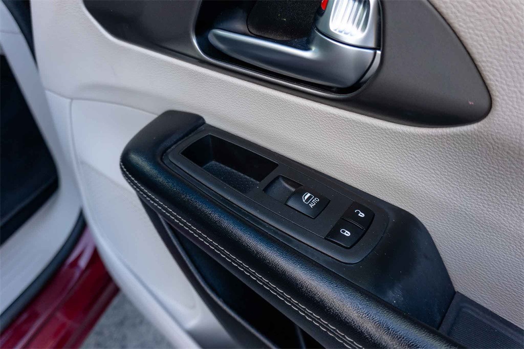 Used Car 2022 Chrysler Pacifica  Touring L For Sale Under $30,000 In San Marcos, Texas