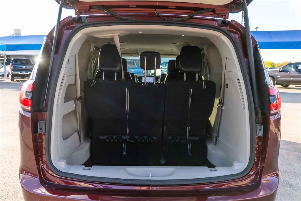 Used Car 2022 Chrysler Pacifica  Touring L For Sale Under $30,000 In San Marcos, Texas