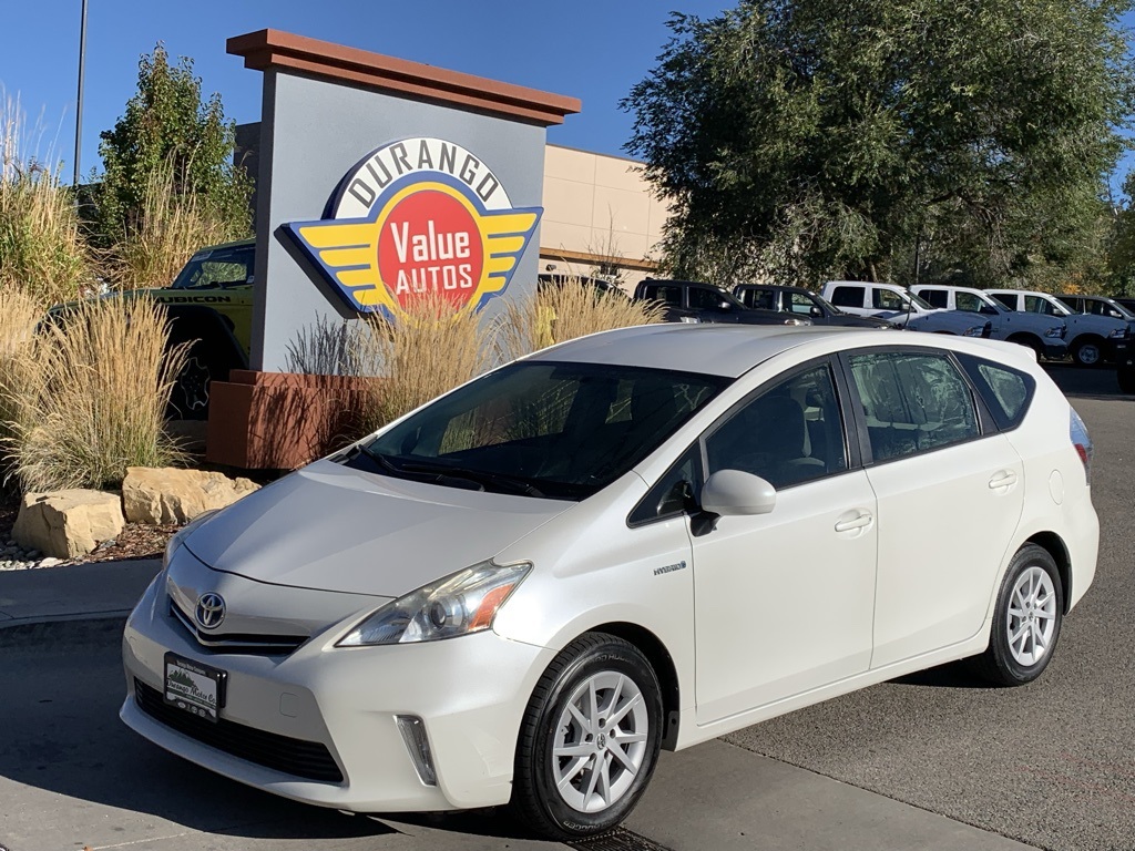 2014 Toyota Prius v Five's photo
