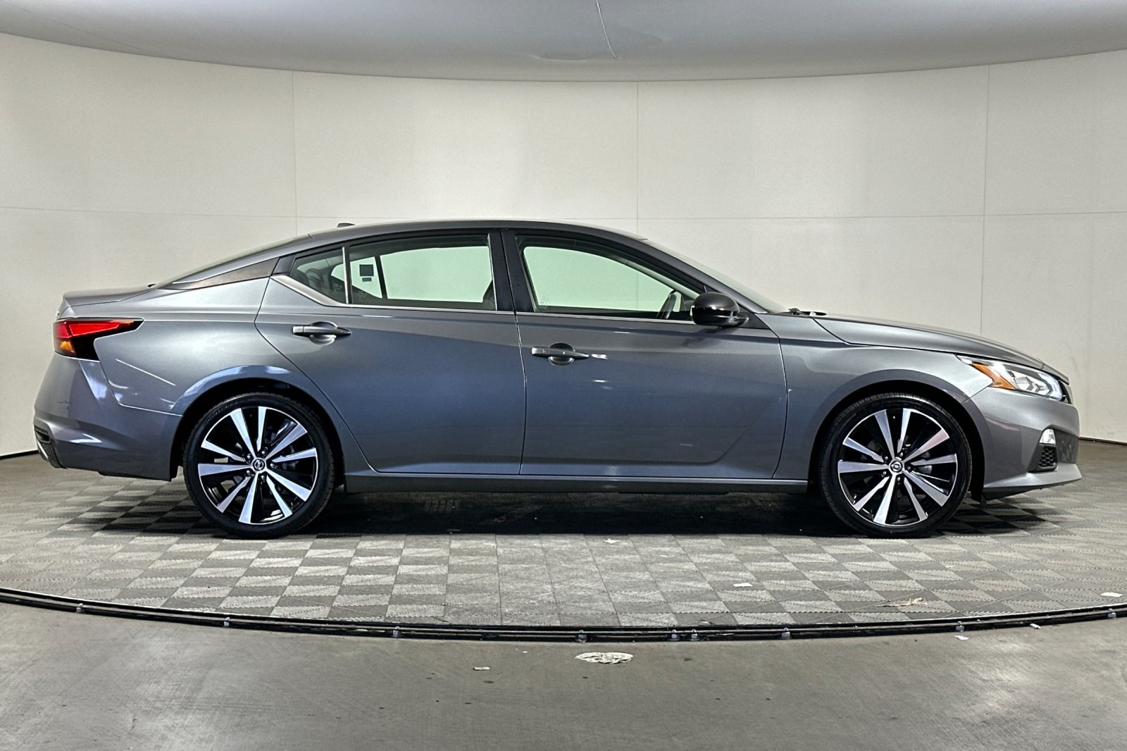 2022 Nissan Altima 2.5 SR photo 2